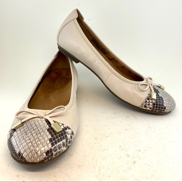 Vionic Shoes - ⚡️SOLD Vionic Snake Cap Toe Bow Minna Ballet Flats